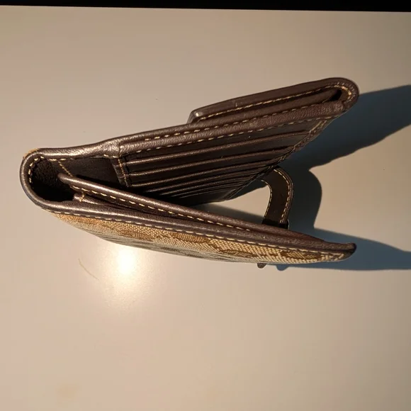 Gucci GG Vintage Brown Monogram Long Wallet with Gold Heart Snap - Picture 5 of 12